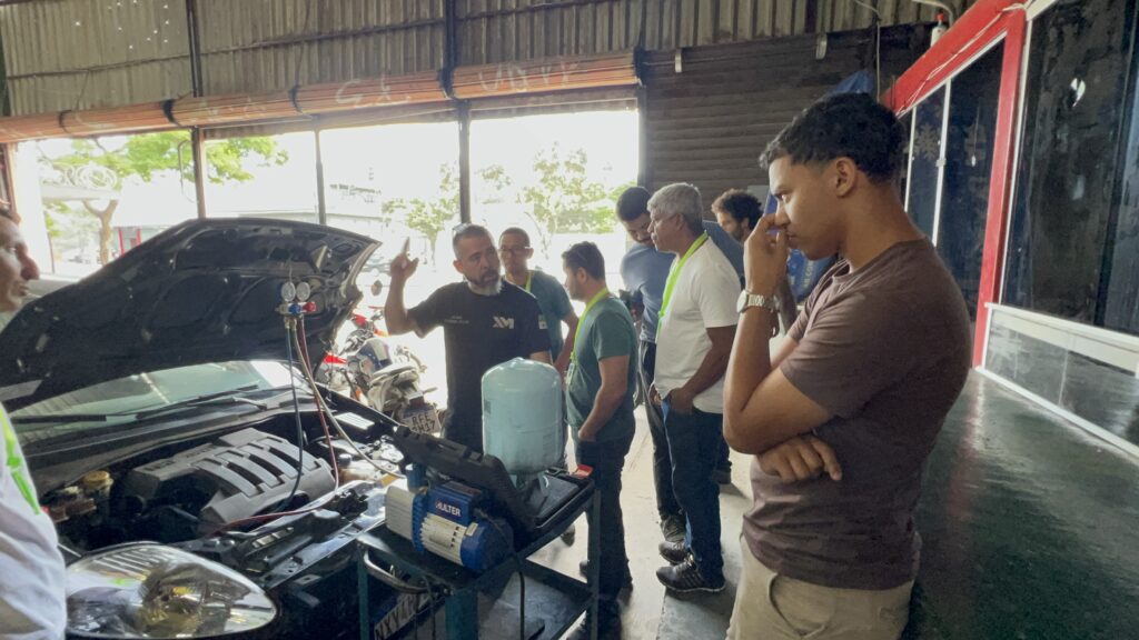Por que o ar condicionado do carro para de gelar?